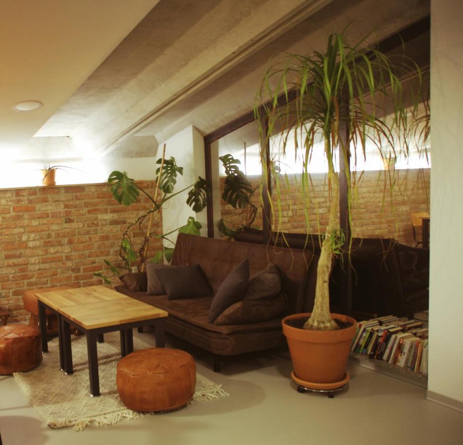 Garage Hostel Nova Gorica Exterior photo