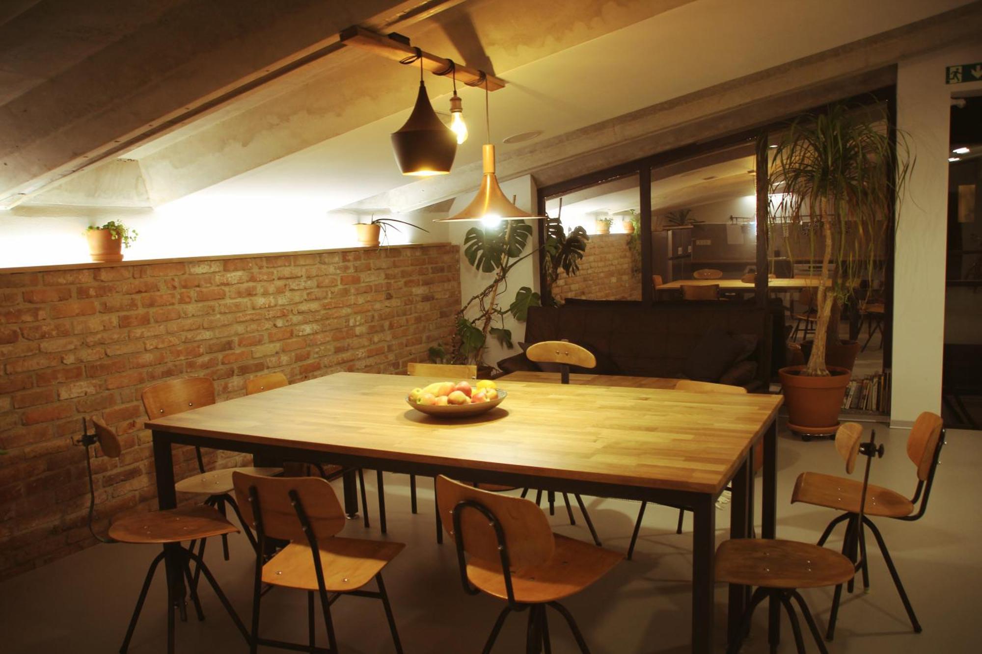 Garage Hostel Nova Gorica Exterior photo